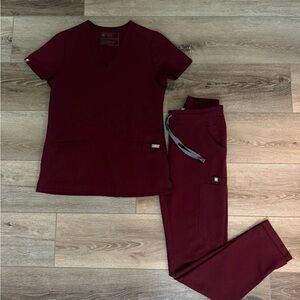 FIGS Scrub sets 4 total